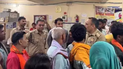 बैरिया: क्षेत्राधिकारी व प्रभारी निरीक्षक ने बैरिया और रानीगंज के बैंकों की सुरक्षा का किया औचक निरीक्षण