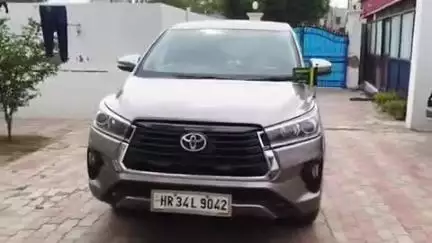 महेंद्रगढ़: गांव सीसोठ में पहचान पत्र में इनोवा गाड़ी दर्ज होने से गरीब परिवार का राशन बंद, जेजेपी नेता की गाड़ी निकली