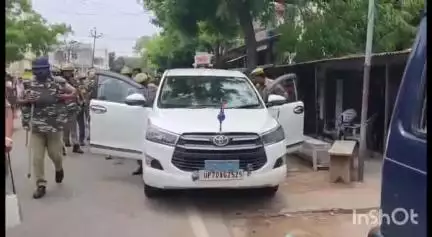 प्रतापगढ़: बिहारगंज और पट्टी इलाके में गोलीबारी की घटना में लापरवाही बरतने पर 2 थानाध्यक्ष और 4 एसआई को एसपी ने किया निलंबित