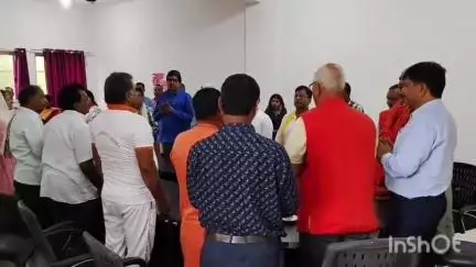 गढ़वा: गढ़वा में कॉफी विद एसडीएम कार्यक्रम में योग प्रशिक्षकों को मिला सम्मान, योग को समर्पित रहा संवाद