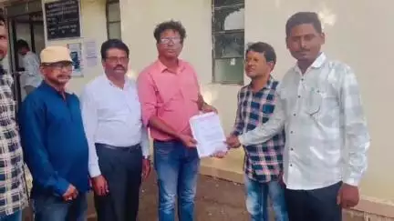 मारेगाव: मारेगाव तालुक्यात वीज संकट अपुऱ्या विजेमुळे शेतकऱ्यांच्या पिकांचे नुकसान शेतकऱ्याचे वीज वितरणला निवेदन