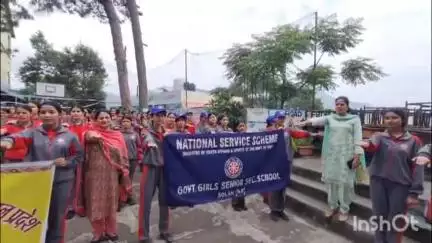 सोलन: नशा मुक्ति पखवाड़े के तहत गर्ल्स स्कूल सोलन की छात्राओं ने मॉल रोड सोलन पर निकाली जागरूकता रैली