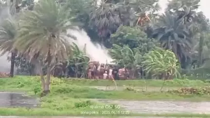 মথুরাপুর ২: নবগ্রাম এলাকায় রান্না করতে গিয়ে হঠাৎই আগুন লেগে বশীভূত হয়ে যায় একটু বাড়ি
