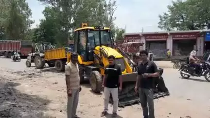 चंदेरी: बरसात से पहले नगर पालिका ने शुरू करवाई नाले-नालियों और तालाबों की साफ़-सफ़ाई