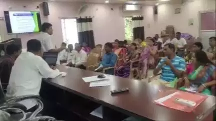 পাড়া: গ্রাম পঞ্চায়েতের নির্বাচিত প্রতিনিধিদের রিফ্রেশার প্রশিক্ষণ শিবির করা হলো পাড়া ব্লকের সভাগৃহে