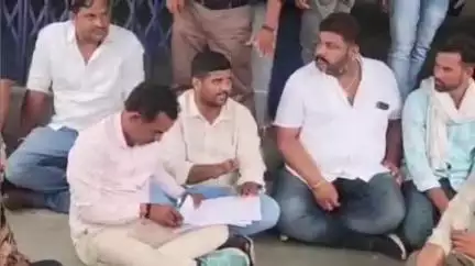 नरसिंहपुर: कृषि उपज मंडी के तौल कांटों में अनियमितता मिलने पर जागरूक किसान संगठन ने उठाई आवाज़, वीडियो वायरल