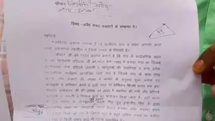 उन्नाव: कोरारी कला में संत रविदास मंदिर के पास हो रहे कब्जे की शिकायत लेकर ग्रामीण पहुंचे डीएम कार्यालय