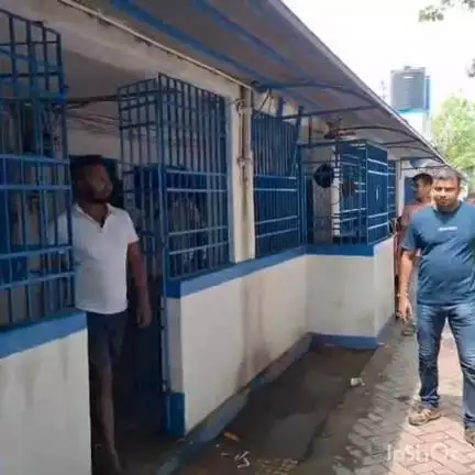 মাটিগাড়া: শিলিগুড়ি ঠাকুরনগর এলাকায় একটি পরিবারকে মারধরের ঘটনায় ওই এলাকা থেকে গ্রেপ্তার ৬