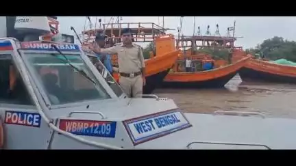 নামখানা: ফ্রেজেরগঞ্জ কোস্টাল থানার পক্ষ থেকে নদীপথে মাইকিং প্রচার চলছে