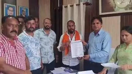 द्वाराहाट: सनातन जन गर्जन समिति द्वाराहाट ने उप जिला अधिकारी को दिया ज्ञापन, समुदाय विशेष की दुकानों पर हो उनका अपना नाम