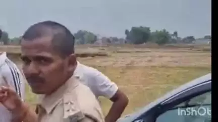 भभुआ: बेलैडी गांव के पास उत्पाद विभाग की पुलिस ने 87 लीटर अंग्रेजी शराब के साथ दो धंधेबाजों को किया गिरफ्तार, कार ज़ब्त