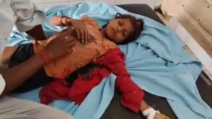 पडरौना: सिधुआँ बाजार में खेल रही मासूम को सांप ने काटा, इलाज के बाद अब मासूम खतरे से बाहर