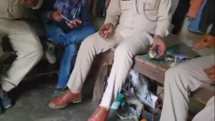 चांपा: खपरीडीह गांव की आरा मिल में वन विभाग के कर्मचारियों ने की शराब पार्टी, DFO ने कहा- होगी कार्रवाई