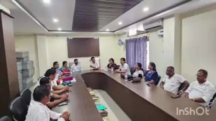 ধেমাজি: সদৰত অবস্থিত পৌৰসভাৰ কাৰ্যালয়ত পৌৰসভাৰ উন্নয়নৰ ক্ষেত্ৰ গুৰুত্ব পূৰ্ণ সভা , উপস্থিত জিলা আয়ুক্ত