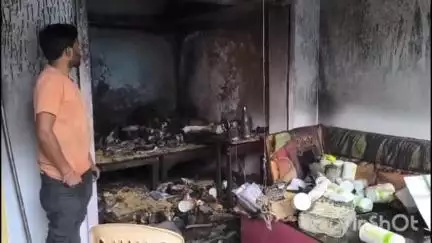 मरवाही: मरवाही के निमधा में शॉर्ट सर्किट से घर में लगी आग, लाखों का सामान जलकर हुआ राख