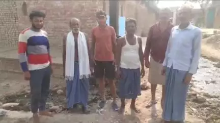 अतर्रा: सिकलोहड़ी गांव में सड़को पर जलभराव ग्रामीण परेशान, जिम्मेदारों पर लापरवाही करने का आरोप 
#jansamshya
