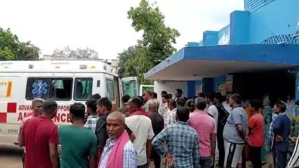 अमरपुर: फतेहपुर के पास पिकअप की टक्कर से बाइक सवार एसआई और चौकीदार गंभीर रूप से घायल