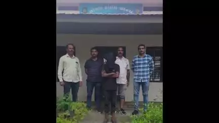 વાંકાનેર: વાંકાનેરના વૃંદાવન પાર્કમાં રહેણાંક મકાનમાં થયેલ ઘરફોડ ચોરીના બનાવનો ભેદ ઉકેલાયો, એક આરોપીની ધરપકડ કરતી પોલીસ….