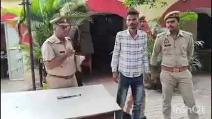 लखीमपुर: सदर कोतवाली पुलिस ने मुखबिर की सूचना पर पटेल नगर से एक आरोपी को गिरफ्तार किया, अवैध तमंचा और कारतूस बरामद