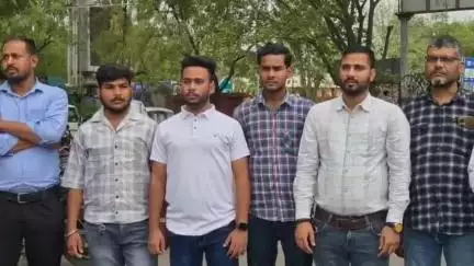 अजमेर: यूथ कांग्रेस ने अजमेर जिला पुलिस अधीक्षक कार्यालय पहुंचकर रात 8:00 बजे बाद शराब के ठेके खुले जाने को लेकर जताई नाराजगी