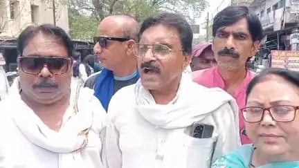 जो बुंदेलखंड का नहीं वो किसी काम का नहीं। राज्य निर्माण में सहयोग नहीं करने पर 19 MLA एवं 5 MLC के पुतले फूंके गए