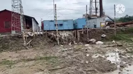 গোলাঘাট: মেৰাপানীত অ'এনজিচিৰ দূষিত পানীয়ে পাঁচশ বিঘাৰো অধিক কৃষিভূমি বিনষ্ট কৰাৰ অভিযোগ ৰাইজৰ, ৰাইজে বন্ধ কৰিলে পথ #jansamasya