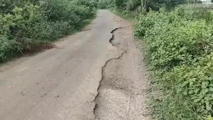 ధర్మారం: రక్తమోడుతున్న కొత్తూరు-జూలపల్లి రోడ్డు, నిత్యం ప్రమాదాలు జరుగుతున్నా పట్టించుకోని అధికారులు #localissue