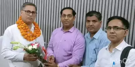 बागपत: अटेवा बागपत ने नवागत डीआईओएस बागपत राघवेंद्र का माला पहनाकर और बुके देकर किया स्वागत