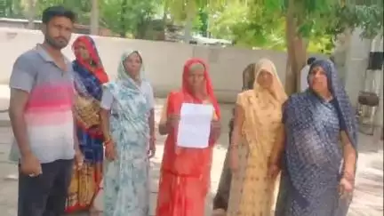 ललितपुर: घुसयाना निवासी वाशिंदों का आरोप नाले की सफाई के नाम पर व्यापक स्तर पर मिट्टी का खनन कर की जा रही बिक्री #Jansamasya