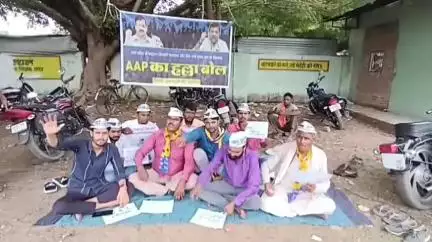 बदायूं: मालवीय आवास गृह पर बिजली कटौती के विरोध में आप पार्टी ने किया हल्ला बोल आंदोलन