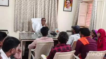 गुलाबगंज: क्षेत्र के एक दर्जन से अधिक नागरिकों ने विभिन्न समस्याओं के समाधान के लिए विधायक को दिए आवेदन