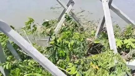 তামুলপুৰ: বৰলীয়াপাৰত বৰলীয়া নদীৰ খহনীয়া, শ্ৰমদান কৰি প্ৰতিৰোধৰ চেষ্টা অব্যাহত ৰাইজৰ #jansamasya