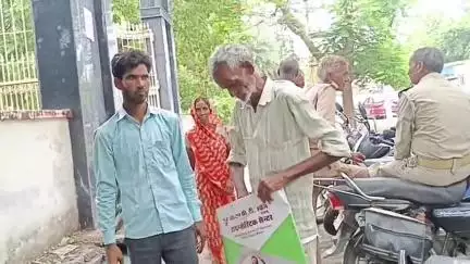 एटा: गांव सेंथरी नि.बारात में गए युवक को पीट-पीट कर अधमरा किया, बुजुर्ग पिता ने SSP से लगाई गुहार