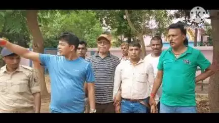 बिक्रमगंज: निगरानी विभाग की टीम ने बिक्रमगंज प्रखंड शिक्षा पदाधिकारी व लेखपाल को रिश्वत लेते किया गिरफ्तार