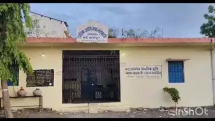धार: धार जिले के चंद्रपुरा में खाद वितरण में गड़बड़ी का आरोप, किसान ने भेदभाव की शिकायत कर कार्रवाई की मांग की