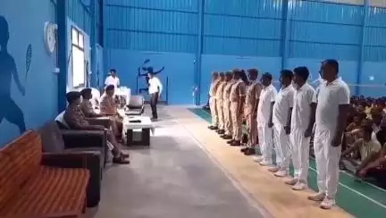 मऊ: पुलिस लाइन में डीआइजी ने जेटीसी/आरटीसी प्रशिक्षण के दृष्टिगत किया भ्रमण