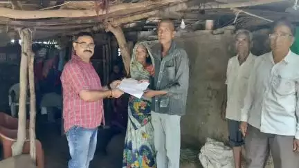 બોડેલી: ઊંચાપાનના સંજય રાઠવા વીજળી પડતા મોત નિપજ્યું, તાલુકા પંચાયતે પરિવાર જનોને 4 લાખની સહાય આપી