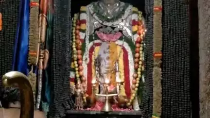 நல்லம்பள்ளி: தோஷங்கள் நீங்க தீபங்கள் ஏற்றி, அதியமான் கோட்டை ஸ்ரீ தட்சணகாசி காசி காலபைரவரை வழிபட்ட பெண்கள்