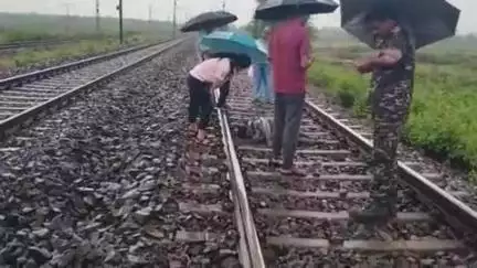 सोनुआ: लोटापहाड़ स्टेशन के पास अपराधियों ने एक व्यक्ति की हत्या कर शव रेलवे ट्रैक पर फेंका