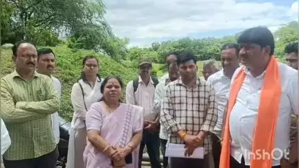 दर्यापूर: गावंडगाव येथे घरकुल लाभार्थ्यांना आमदार गजानन लवटे यांच्या हस्ते रेती पासेसचे वाटप