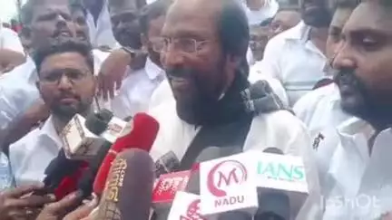 மதுரை தெற்கு: "கீழடி அகழாய்வை ஒன்றிய அரசு வெளியிடவில்லை என்றால் நாடாளுமன்றத்தை நடத்த விடாமல் முடக்குவோம்" - திருச்சி சிவா விரகனூரில் பேட்டி