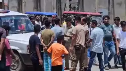 নগাঁও: ৰূপহীহাটৰ শিঙিমাৰীত ৰাইজৰ ৰোহত দুই ড্ৰাগছ সৰবৰাহকাৰী