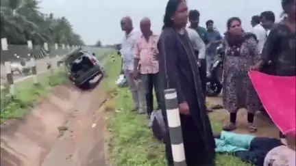 బంధపురం జాతీయ రహదారిపై అదుపుతప్పి డ్రైన్లోకి దూసుకు వెళ్లిన కారు, ఐదుగురికి తీవ్ర గాయాలు