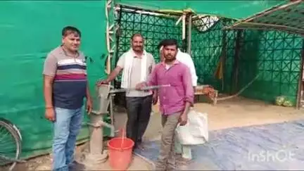 भोगनीपुर: कृषिउत्पादन मंडीसमिति पुखरायां में लगे अधिकतर हैंडपंप है खराब, दुकानदार, किसान पानी पाउच खरीद बुझा रहे प्यास #jansmasya