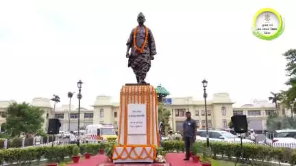 बिहार विभूति डॉ. अनुग्रह नारायण सिंह की जयंती पर #CM ने उनकी प्रतिमा पर माल्यार्पण कर भावभीनी श्रद्धांजलि अर्पित की