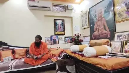कर्वी: कामदगिरि पीठ के महंत मदन गोपाल दास महाराज ने श्रीरामचरित मानस को राष्ट्रीय ग्रन्थ घोषित करने के लिए छेड़ी बड़ी मुहिम