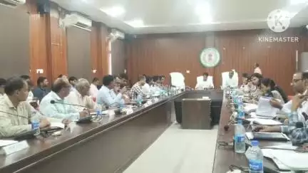 खैरागढ़ में गर्भवती महिलाओं की निगरानी और डायरिया रोकथाम पर ज़ोर, जिला टास्क फोर्स की समीक्षा बैठक सम्पन्न
