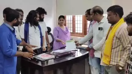 मथुरा: माया टीला: हादसे में मृतकों के परिजनों ने मुआवजा और बेघरों को घर दिलाने की की मांग