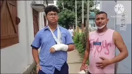 ধর্মনগর: ধর্মনগর থানার অধীন সাকাইবাড়ি বাজার সংলগ্ন এলাকায় একটি বাইক দুর্ঘটনার কবলে পড়ে এতে গুরুতর আহত বাইক চালক সহ বাইক আরোহী
