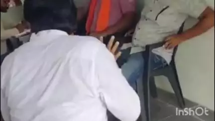 कोरबा: सर्वमंगला क्षेत्र के मिडिल स्कूल में पदस्थ शिक्षक ने शराब पीकर किया हंगामा, पार्षद कार्यालय पहुंचकर मांगी माफ़ी